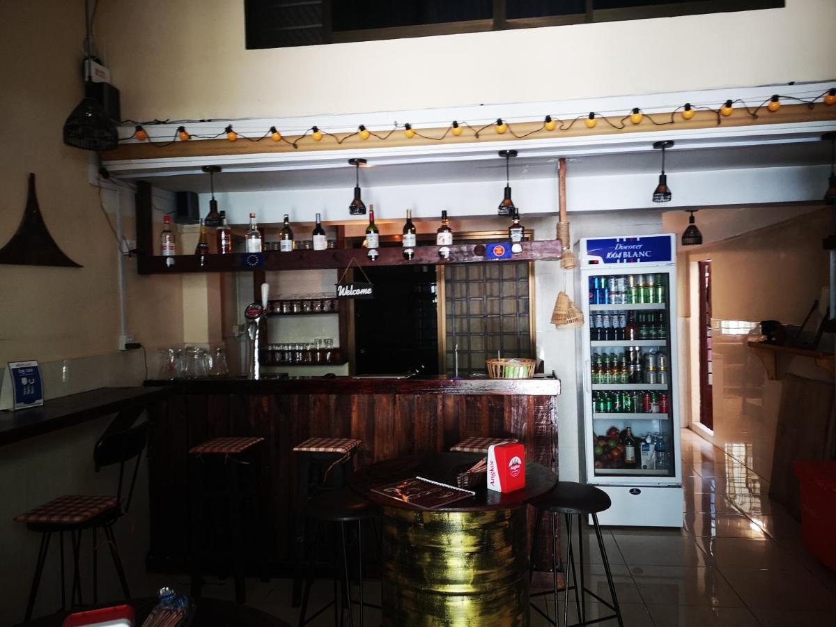 Peri Evi Hostel Phnom Penh Bassac Lane Extérieur photo