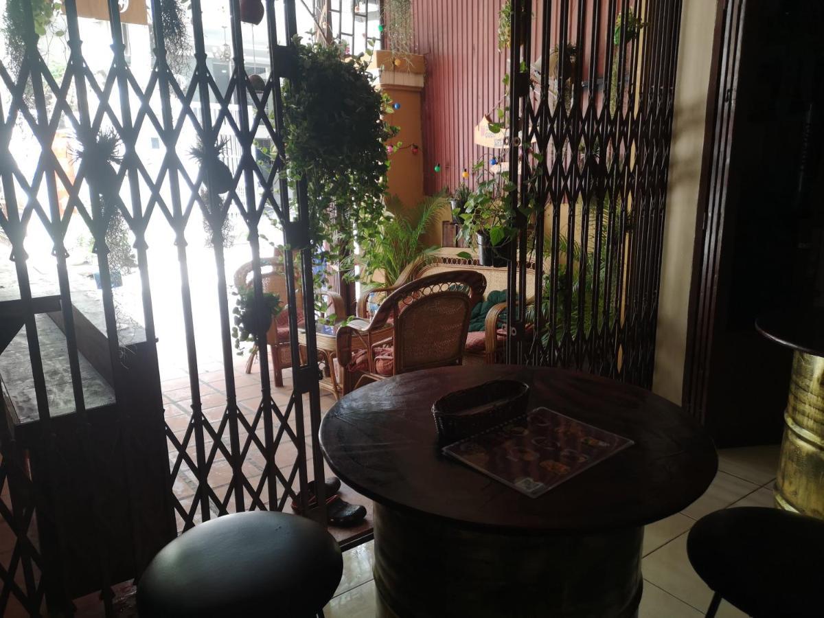 Peri Evi Hostel Phnom Penh Bassac Lane Extérieur photo