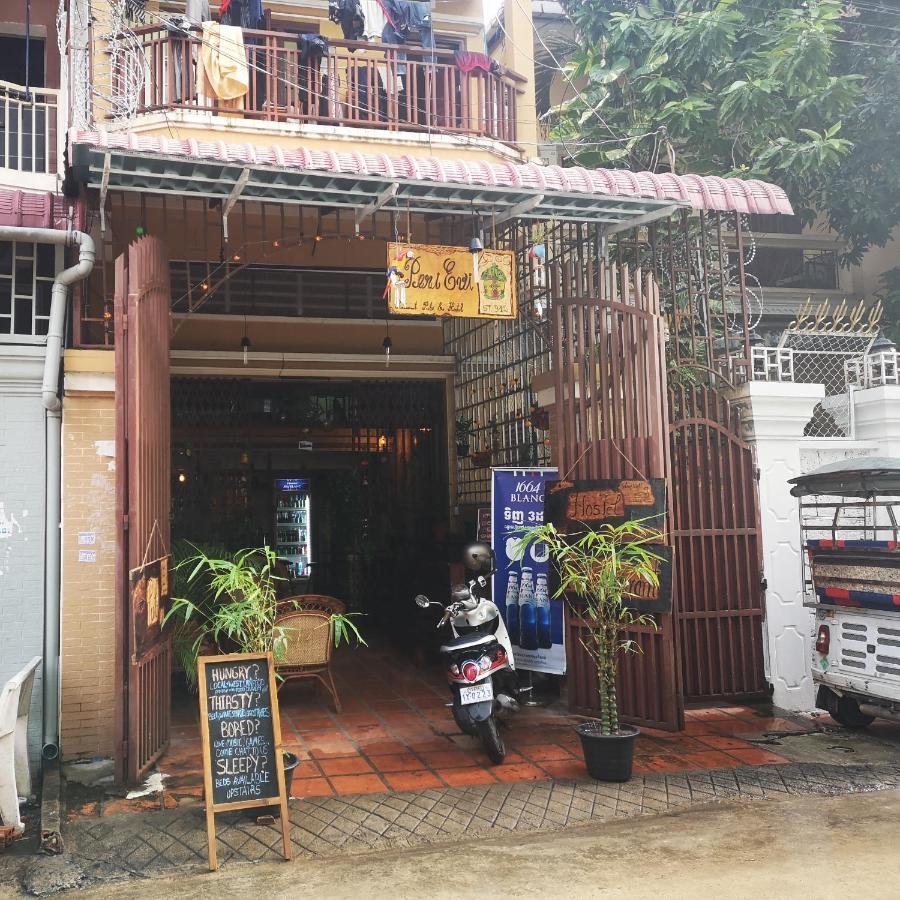 Peri Evi Hostel Phnom Penh Bassac Lane Extérieur photo