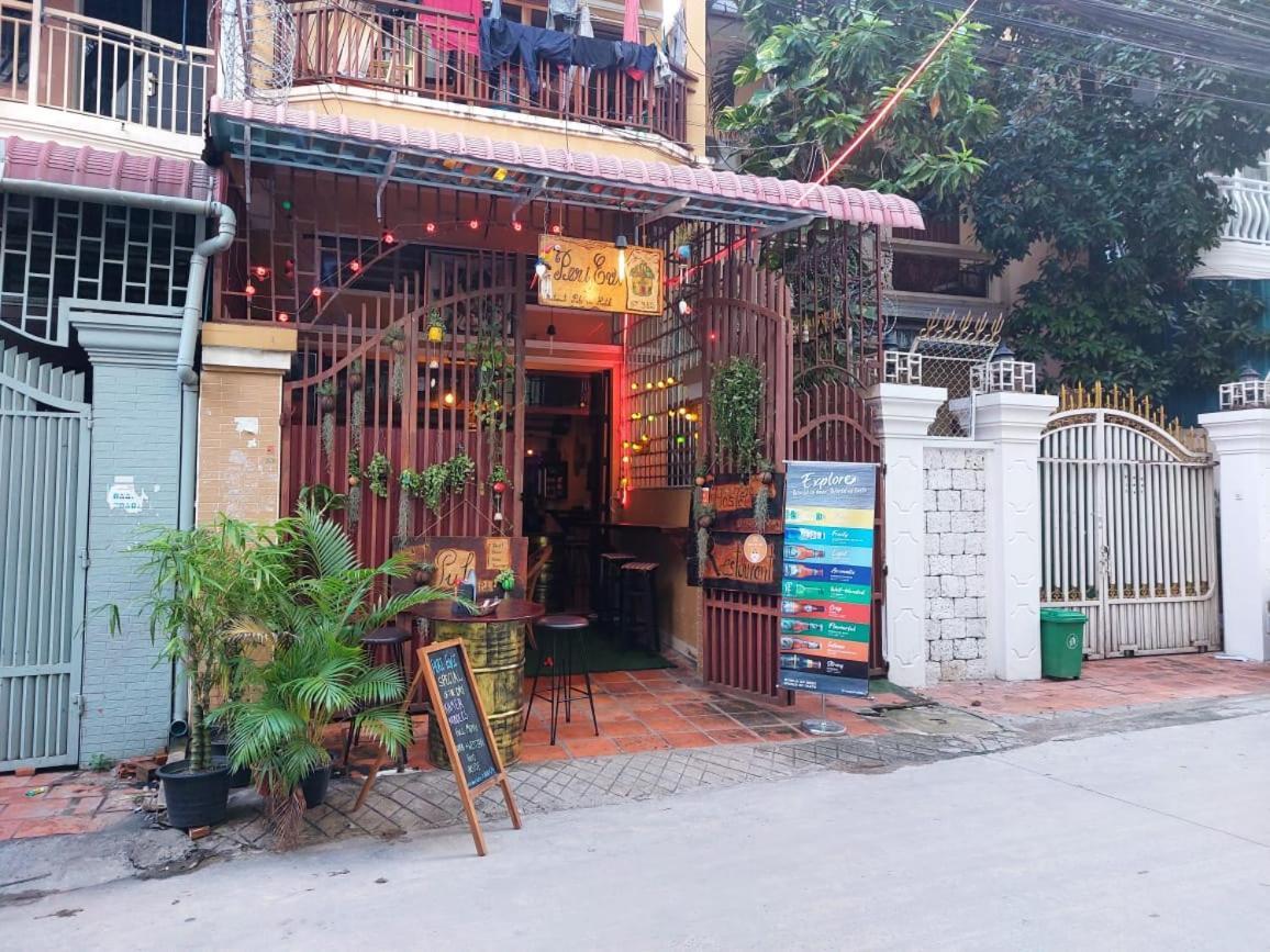 Peri Evi Hostel Phnom Penh Bassac Lane Extérieur photo