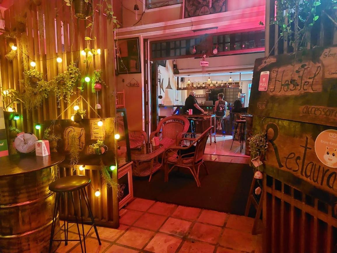 Peri Evi Hostel Phnom Penh Bassac Lane Extérieur photo