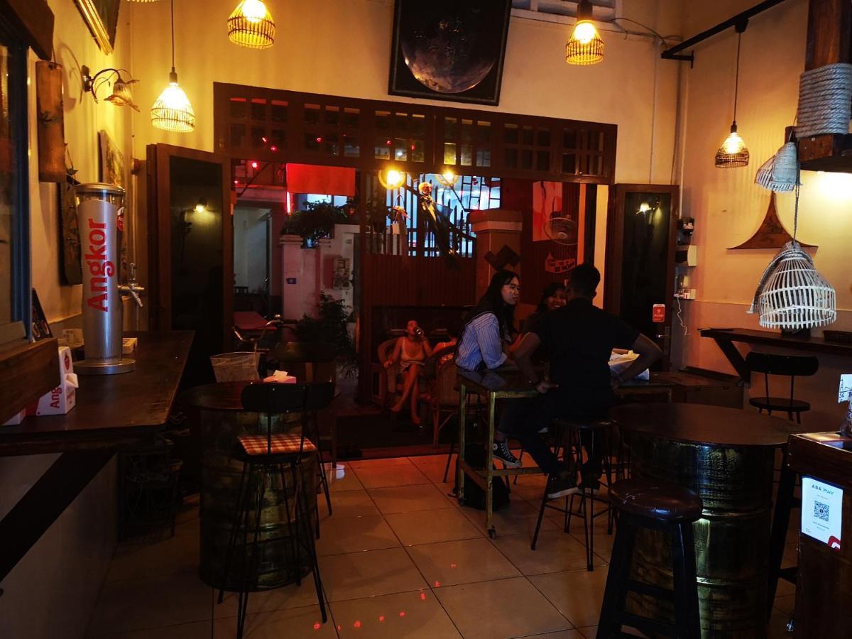 Peri Evi Hostel Phnom Penh Bassac Lane Extérieur photo