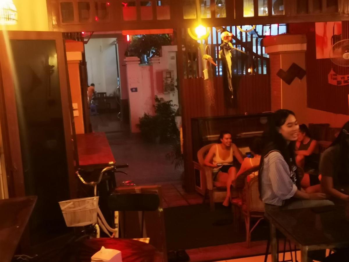 Peri Evi Hostel Phnom Penh Bassac Lane Extérieur photo