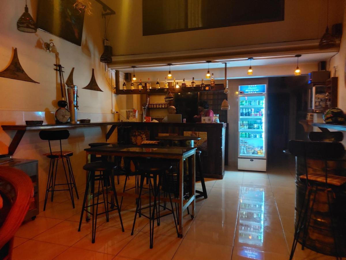 Peri Evi Hostel Phnom Penh Bassac Lane Extérieur photo