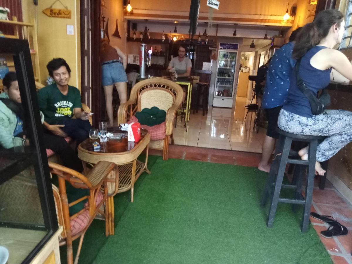 Peri Evi Hostel Phnom Penh Bassac Lane Extérieur photo